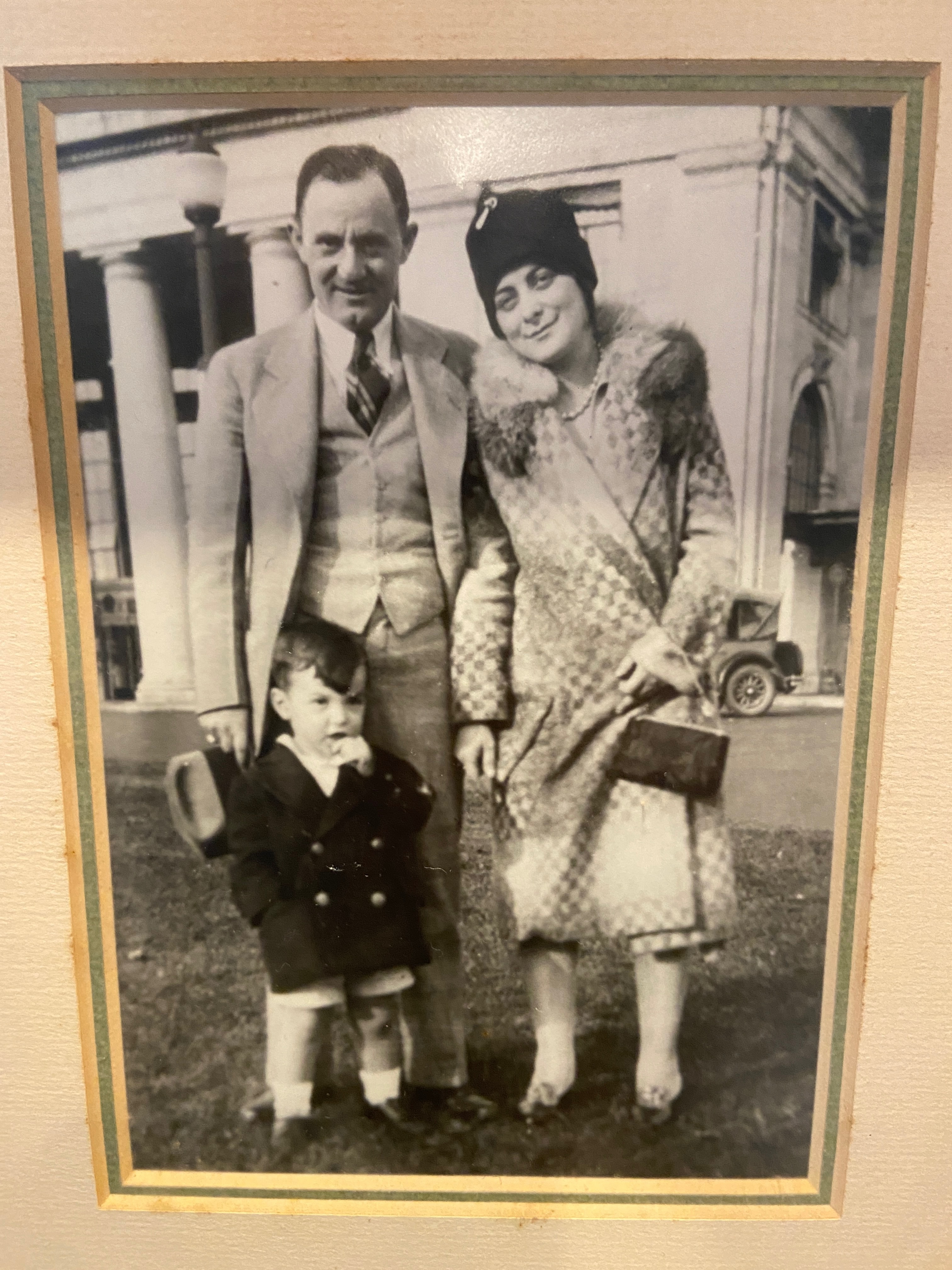 Stanley Schoenbaum as a young child with his parents Morris and Essie